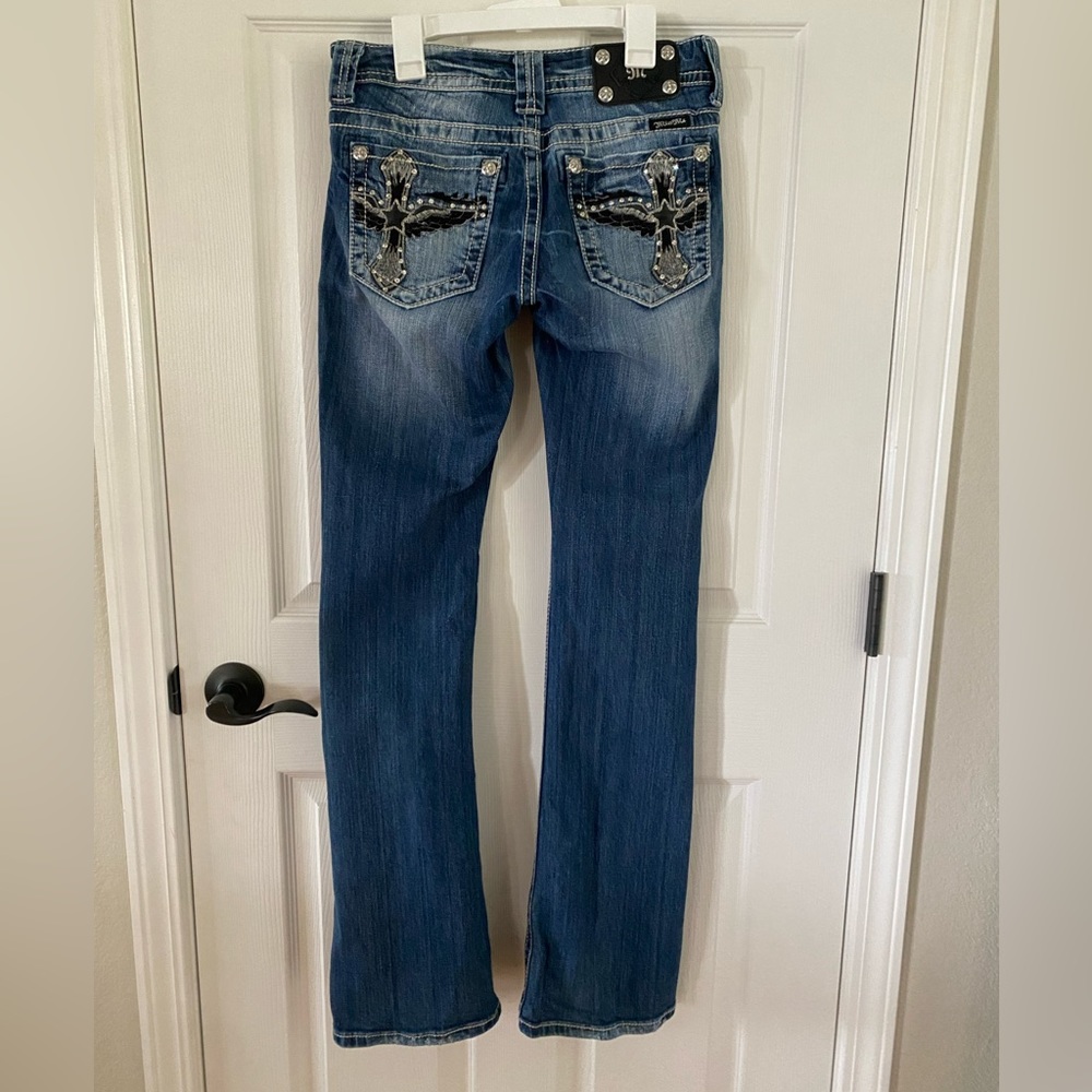 Women’s like new Miss Me boot cut jeans pants star cross size 28.
